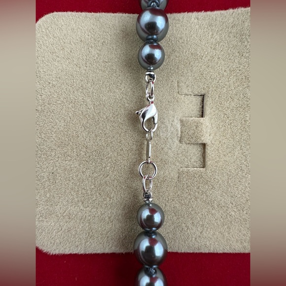 Gray Pearl Clip On Earrings and Necklace Man Made Pearls Jewelry - Picture 4 of 7